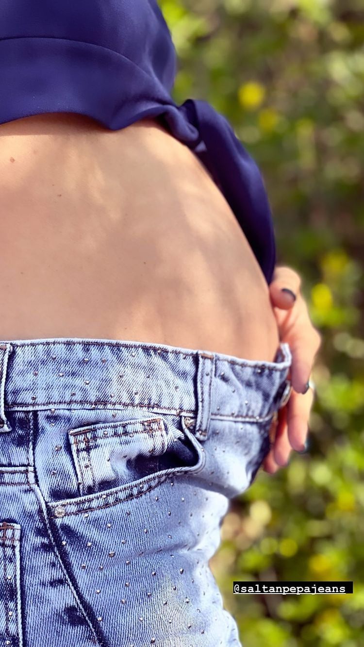 Agustina Cherri lució su pancita.