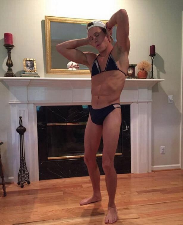 Una chica sufrió acoso en las redes y su hermano la defendió a pura creatividad. Foto Mirror.