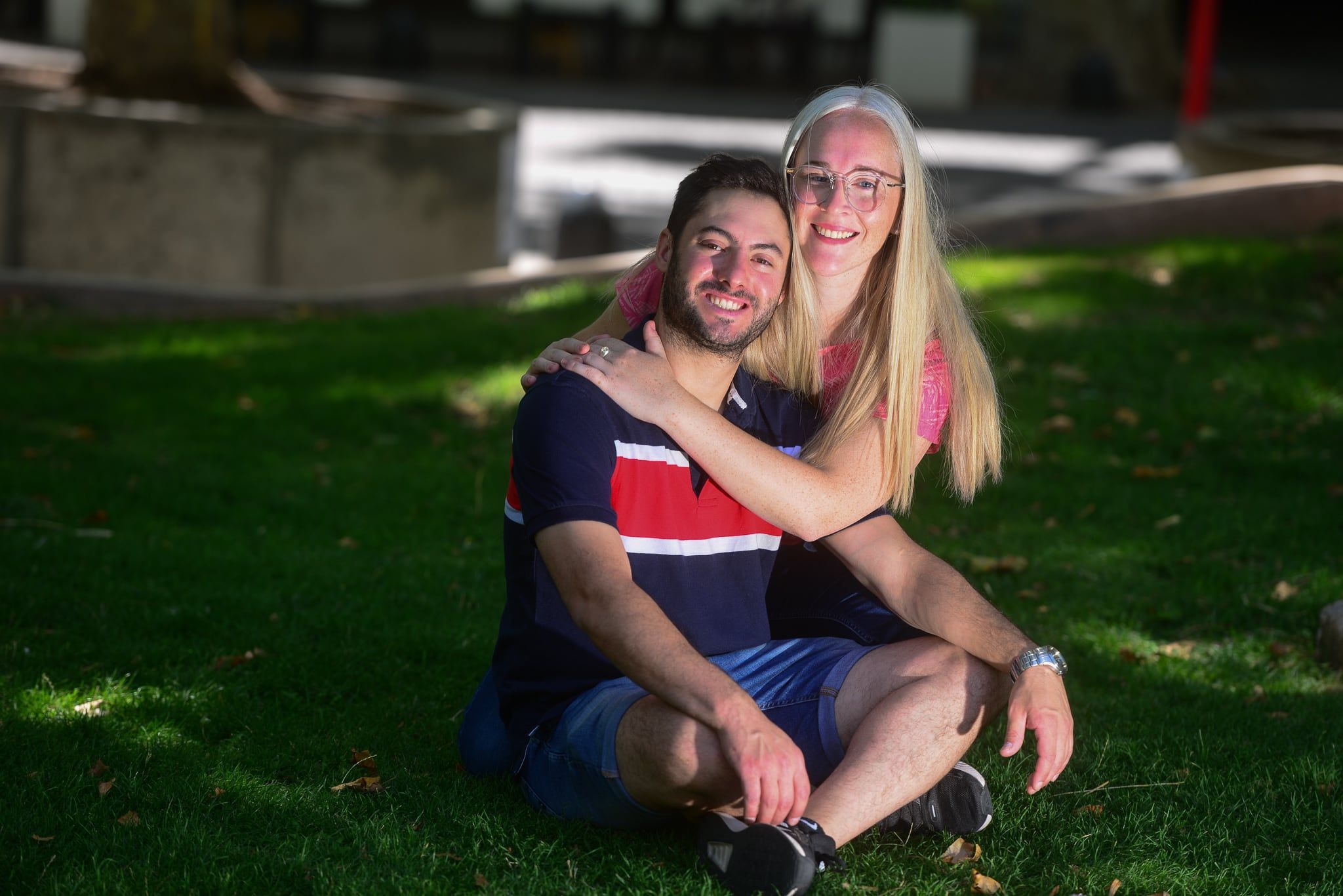 Son sordos, sufrieron discriminación y su historia de amor los potenció para superar obstáculosNadie mejor que Ramiro Jesús Alvarez (30), licenciado en Recursos Humanos, y María Laura Vautier (26), empleada de la administración pública, para hablar de todo lo bueno que tiene su historia. Una historia que los potenció y ayudó a salir adelante.FOTO: Claudio Gutiérrez