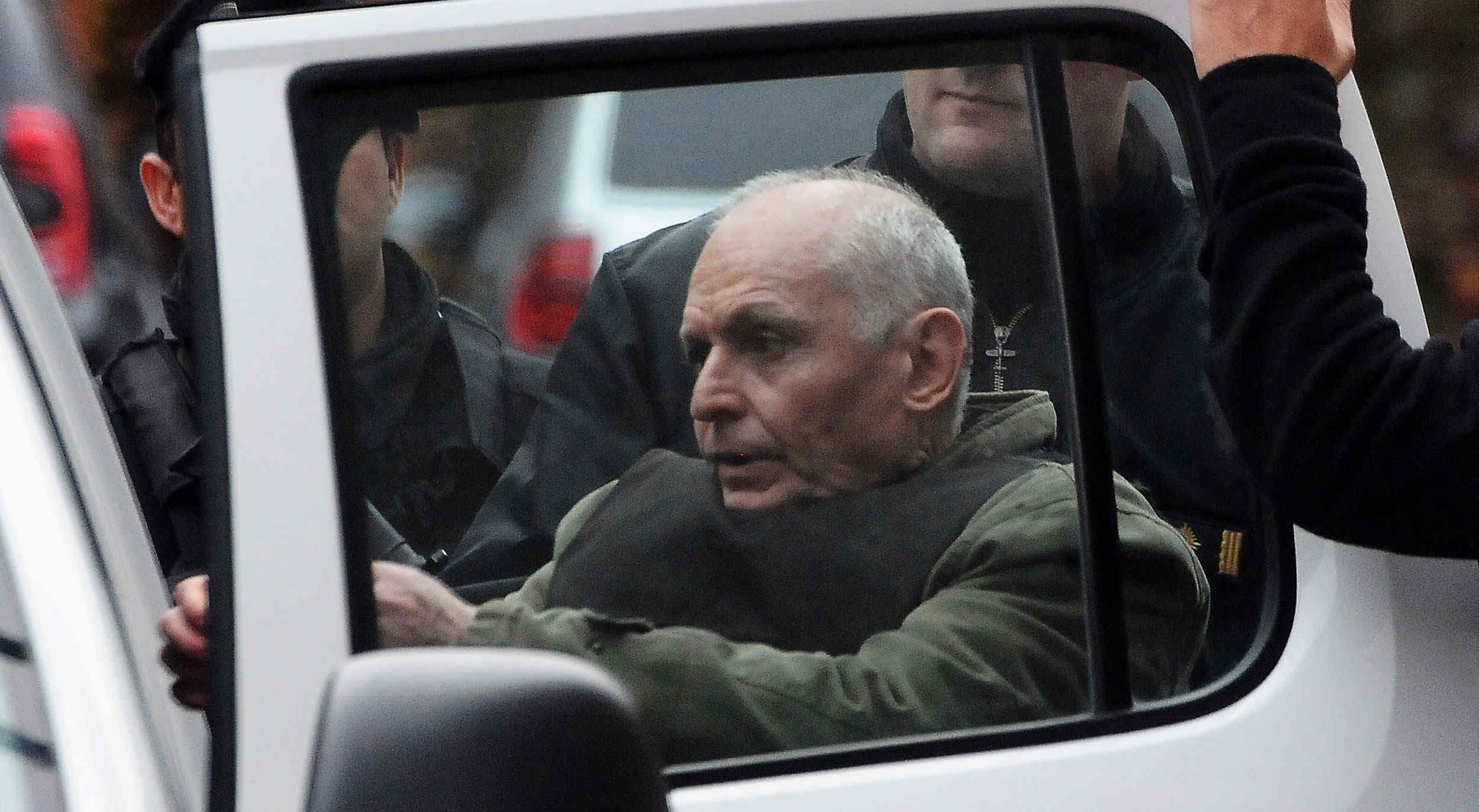 Robledo Puch, años atrás, con la custodia policial. Foto: Télam

