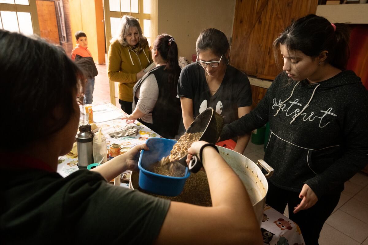 Comedor Santa Faustina El comedor en uno de los primeros en vincularse con el Banco de Alimentos hace 30 años, en la unión vecinal del barrio Covipa en Dorrego dan raciones de comida para 150 chicos   Foto: Ignacio Blanco / Los Andes   