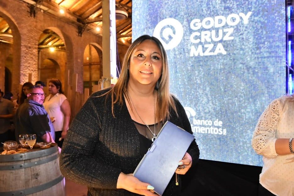 Godoy Cruz agasajó a docentes y celadores por el día del maestro con una fiesta solidaria