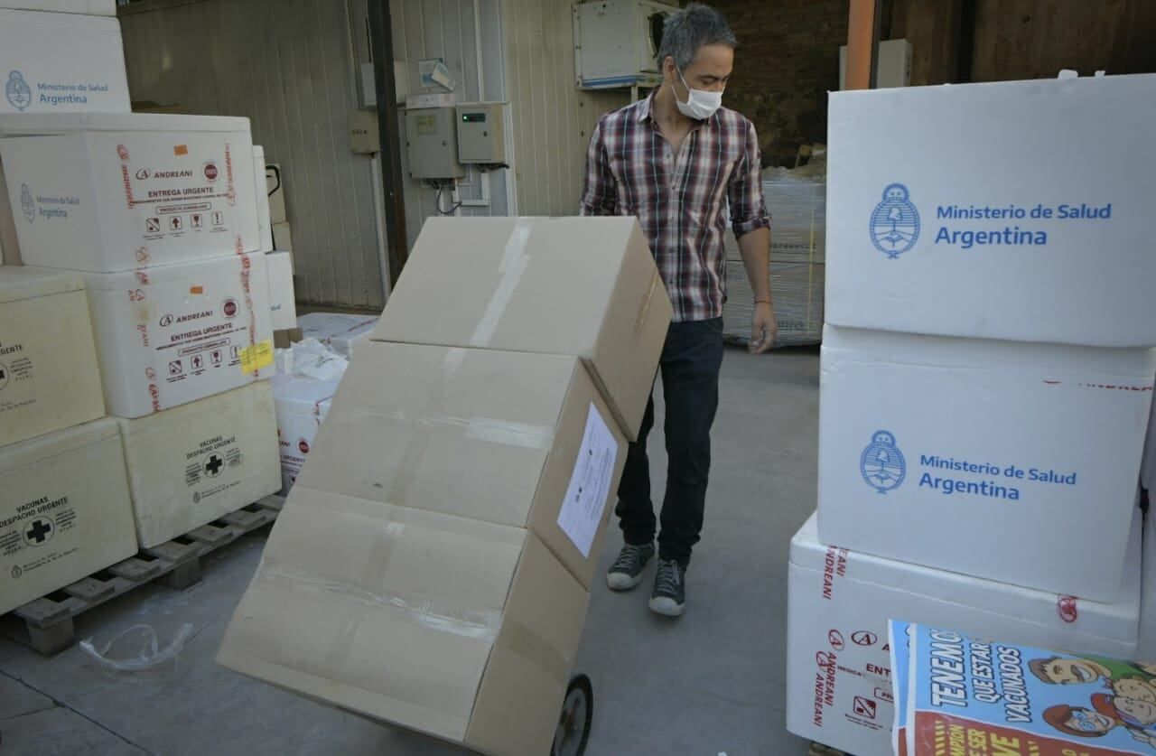 Además de dosis de Sinopharm, llegaron descartables inyectables al Vacunatorio Central -