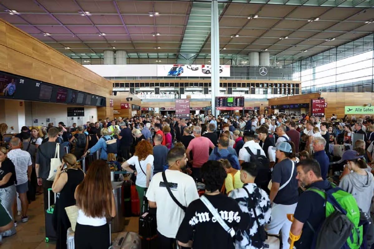 Falla de Crowdstrike afectó a bancos y aeropuertos de todo el mundo. En la foto, demoras en el aeropuerto de Berlín (Alemania) / Gentileza