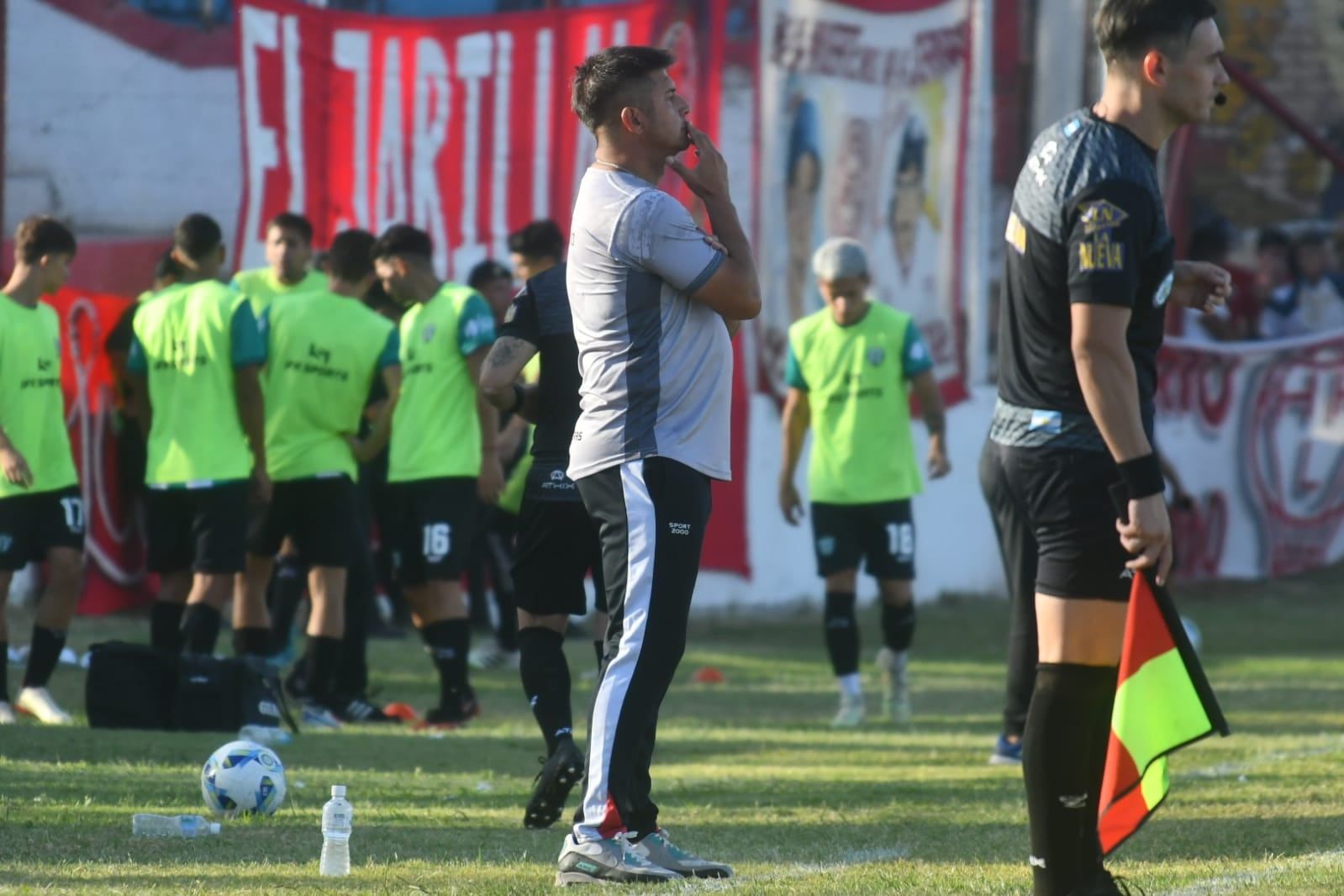 Huracán Las Heras derrotó por 2-1 a Estudiantes de San Luis. / José Gutiérrez (Los Andes).