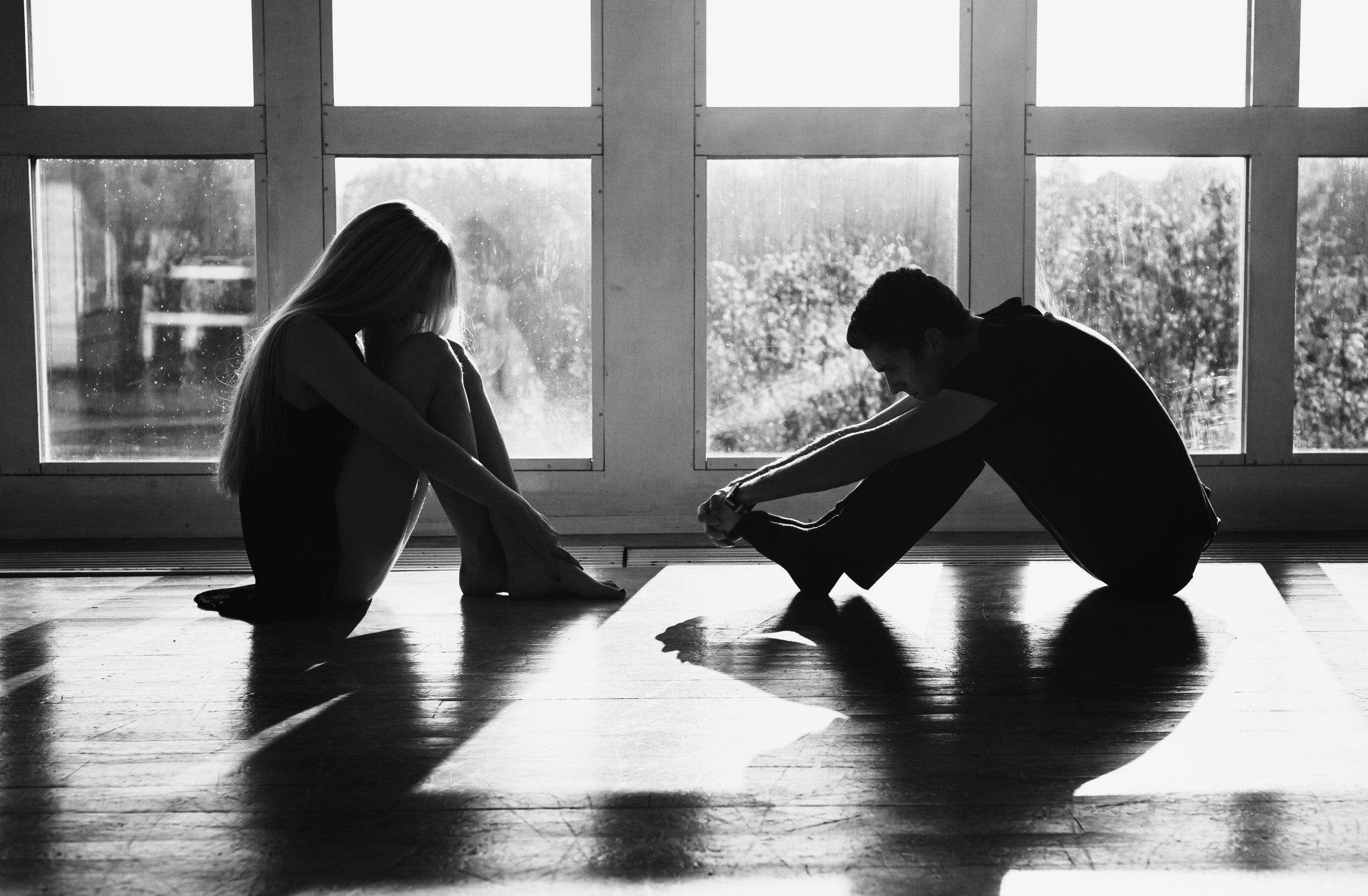 En una sociedad donde el sentir es un tabú y está glorificado el sentir algo positivo; pareciera que no hay lugar para algo más dificultoso.