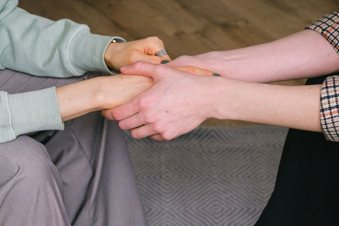 Suicidio: hay que hablar con personas de confianza y buscar ayuda profesional, de ser necesario, mientras que quien escucha debe hacerlo despojado de juicios.(Foto: Pexels)