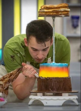 La torta de tres pisos de Carlos.