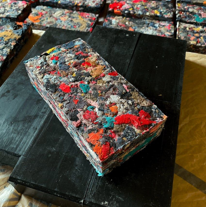 Esta es la manera de crear estos ladrillos para hacer estructuras sólidas que no contaminen.