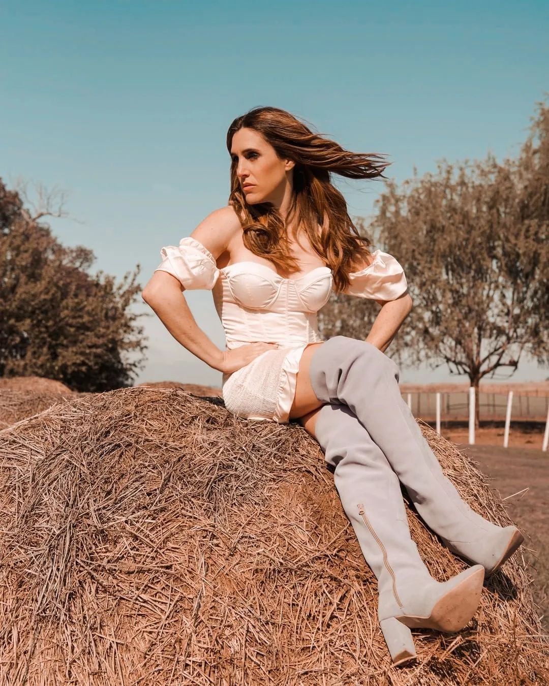 Soledad Pastorutti desplegó toda su belleza desde su campo de Arequito