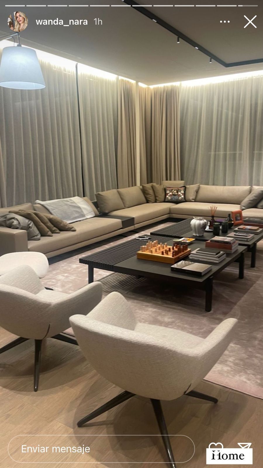 La historia que Wanda Nara subió en su casa de Milán.