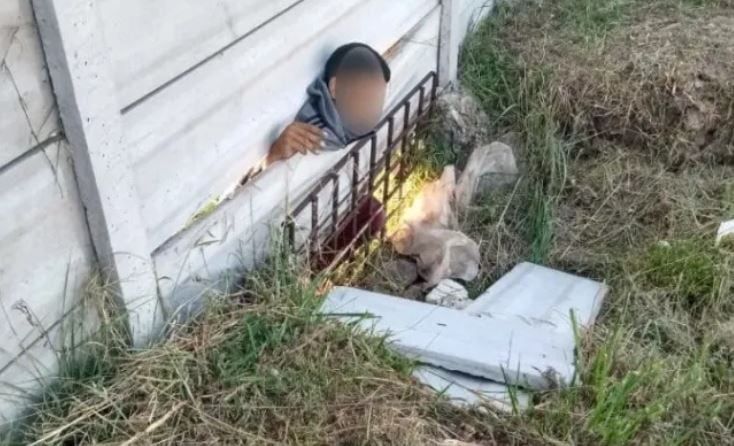 Víctima. El hombre rompió una placa de hormigón para entrar a la casa pero los peldaños superiores cedieron sobre él.