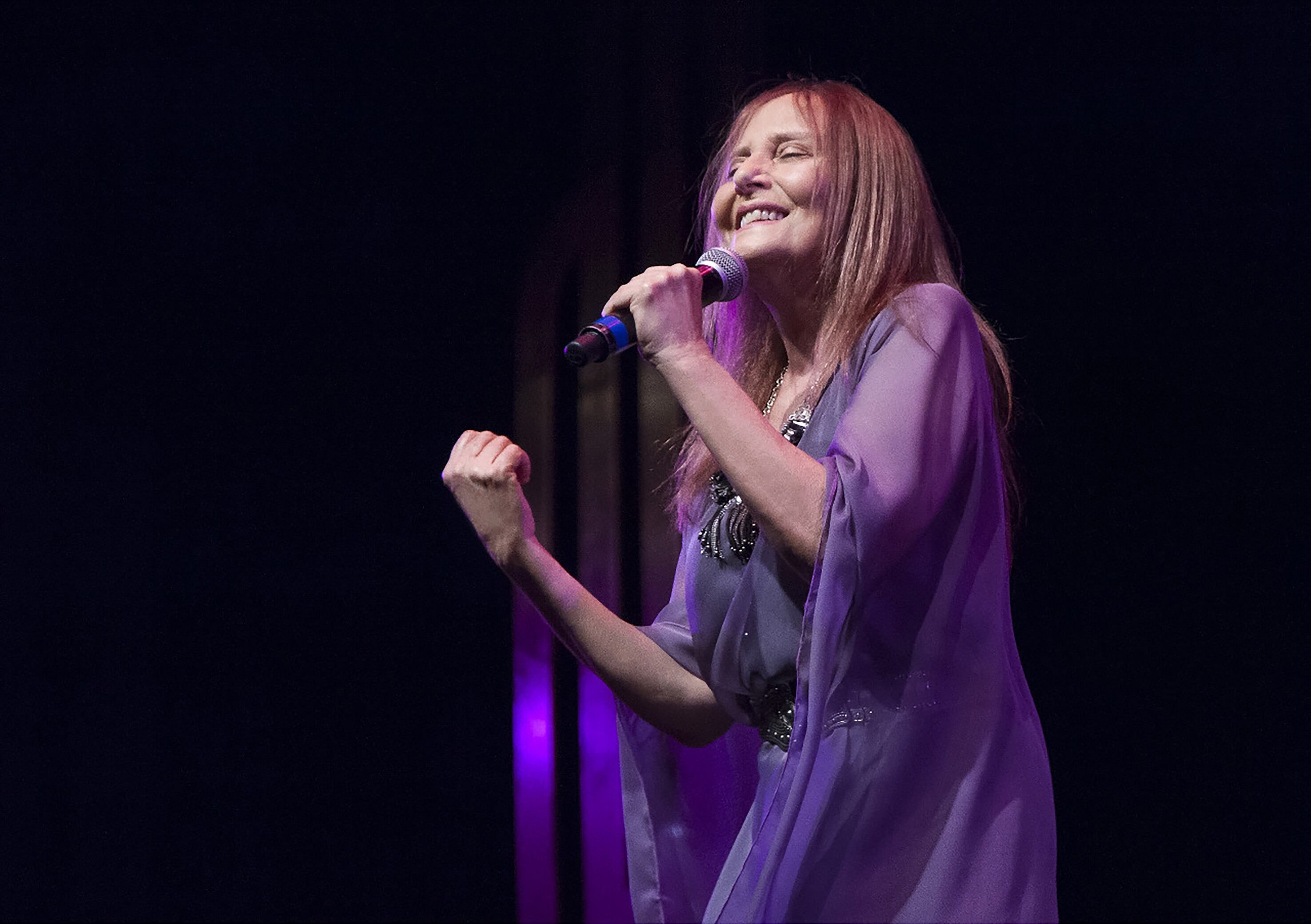 El canto es su gran pasión que forjó como maestra y hoy planea un nuevo disco solista.