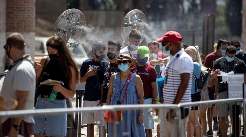 Roma ha habilitado varios puntos de suministro de agua para los romanos y los miles de turistas que pasean por la ciudad cada día. Gentileza / www.elcomercio.com