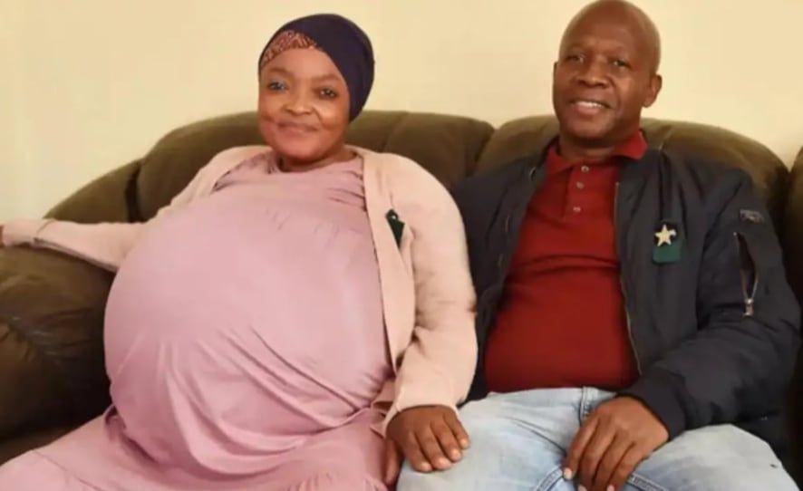 Una mujer dio a luz a diez bebés e ingresó en los récords Guinness.