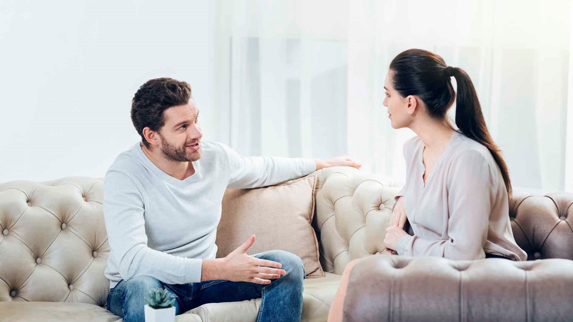 Cuando hablamos de comunicación habitualmente se lo asocia a hablar; es decir, a sacar palabras hacia afuera, la forma en que lo hacemos, a la elegancia con que se expresa lo que se quiere decir. 