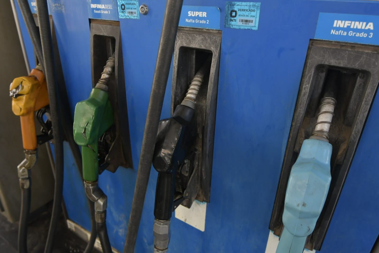 Aumento de combustibles en YPF: entre 37 y 40% más - Foto: Orlando Pelichotti / Los Andes