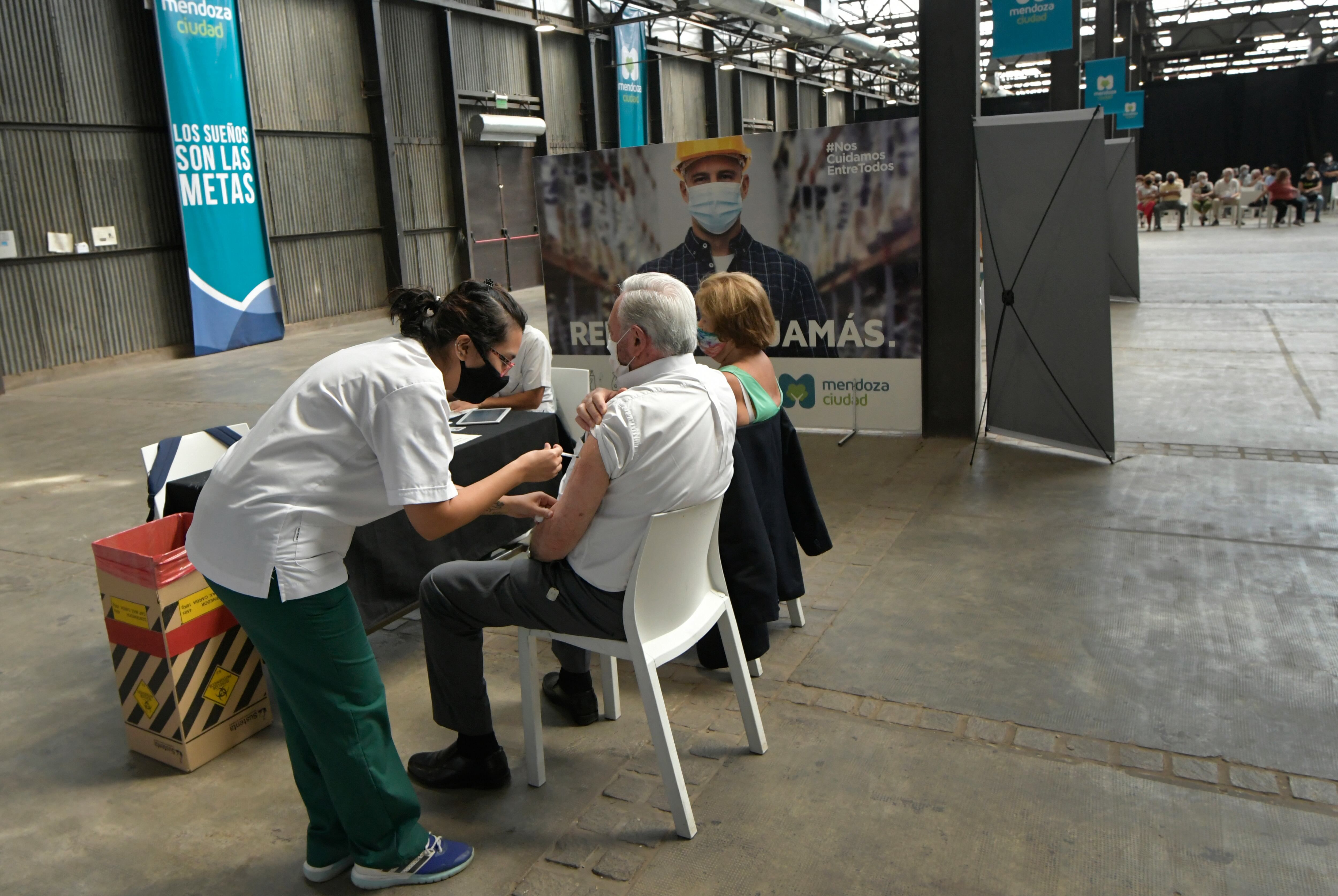 Vacunacion a mayores de edad, de la Sputnik V.