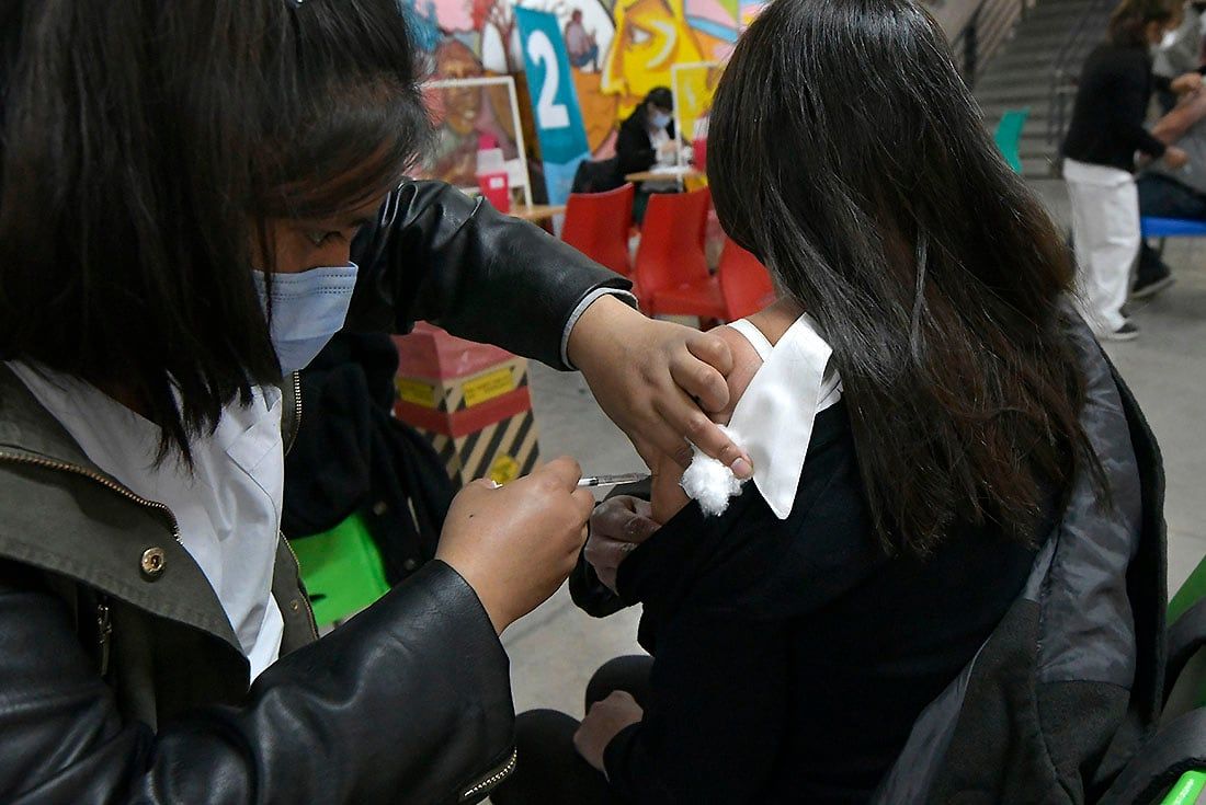 Hasta hoy solamente están habilitados mayores de 40 años sin enfermedades de base para inscribirse -