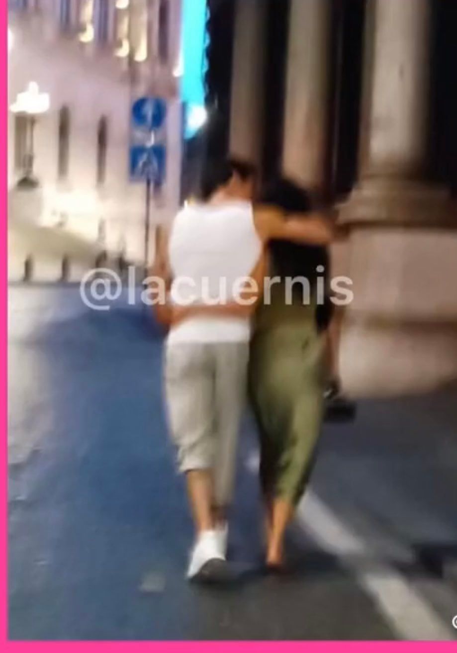 Mario Casas y Eiza González en Roma