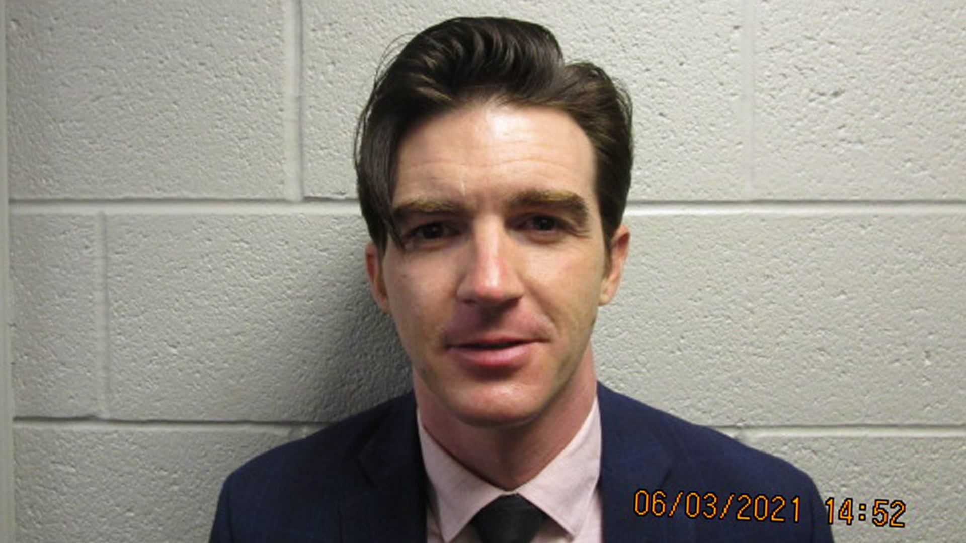 La foto policial que le tomaron a Drake Bell al ser detenido en Cleveland.