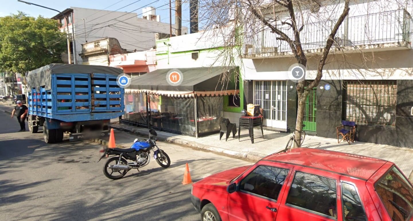 El local donde ocho delincuentes le robaron a 60 personas. Foto: Gentileza TN.