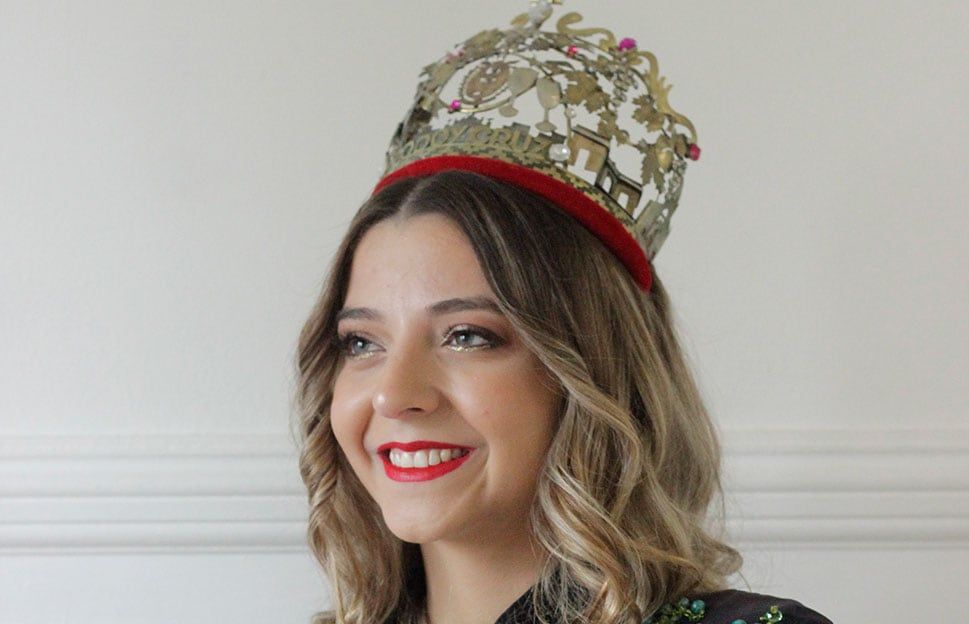 Su Majestad, Mariana Gantus.

