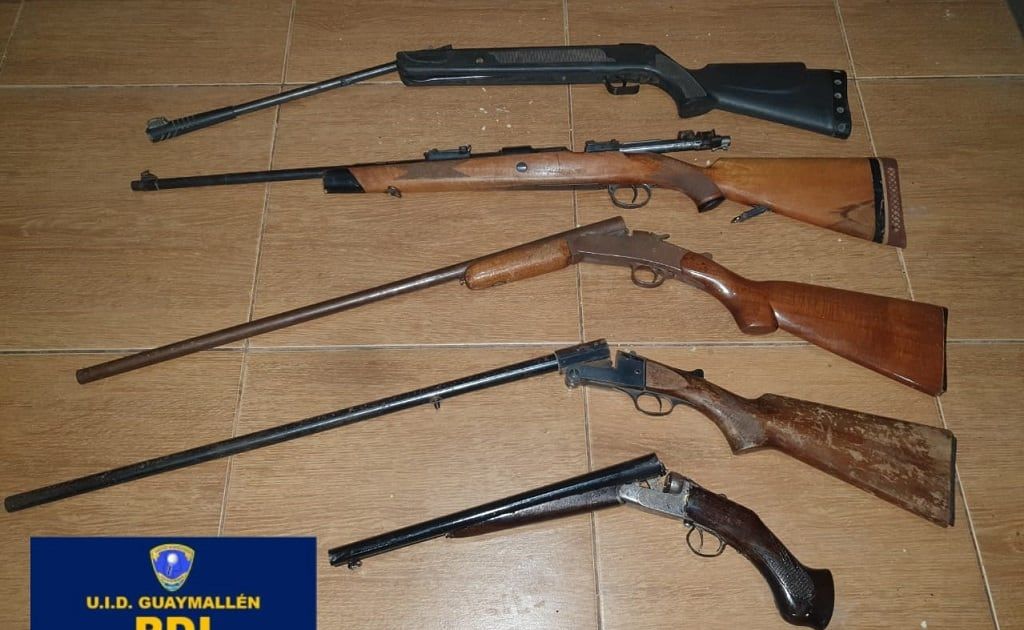 Arrestaron a dos hombres con un arsenal en una finca en Guaymallén. | Foto: Ministerio de Seguridad y Justicia
