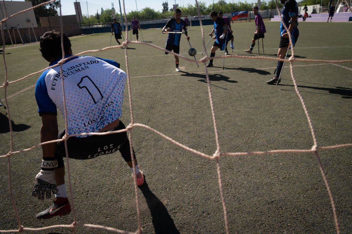 Liga Nacional de Fútbol de Amputados.  En el polideportivo del Barrio de la Gloria se disputó la tercera fecha entre Los Cóndores de Mendoza y Los Leones de Tucuman.  