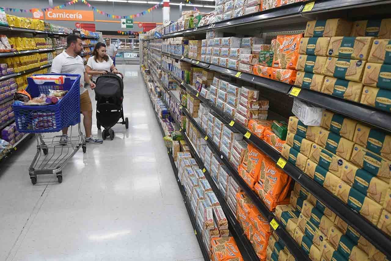 Precios justos en las góndolas de supermercados en Mendoza  Foto: José Gutierrez / Los Andes