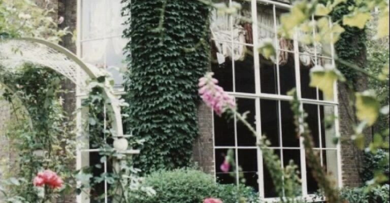 Así luce su LUJOSA mansión de Garden Lodge