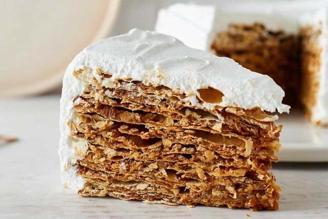 Qué mejor que regalarle a papá en su día, la torta más golosa, dulcera y argentina que existe: el rogel.