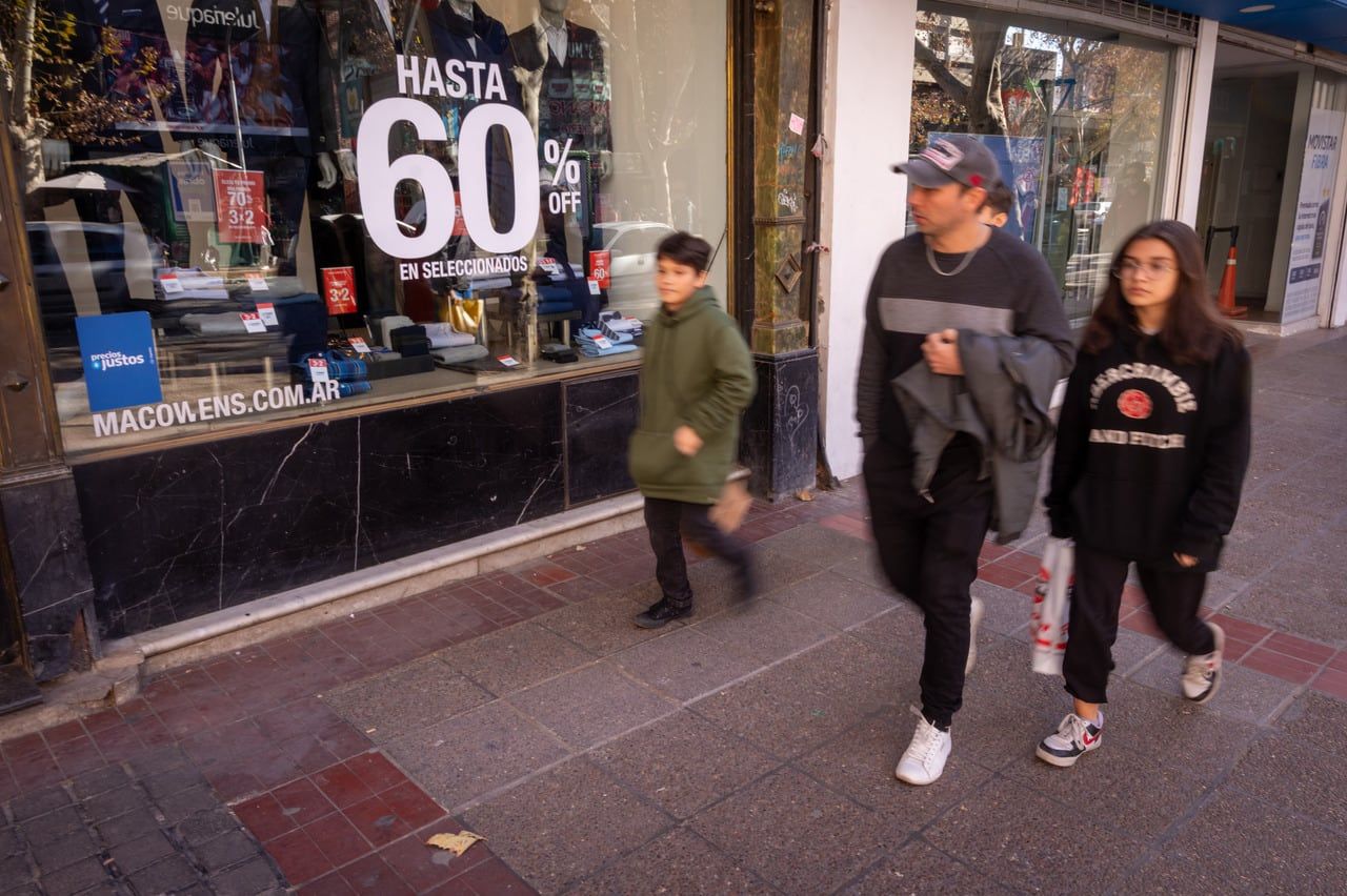 Ofertas y descuentos en comercios centricos de la ciudad de Mendoza   Foto: Ignacio Blanco / Los Andes
