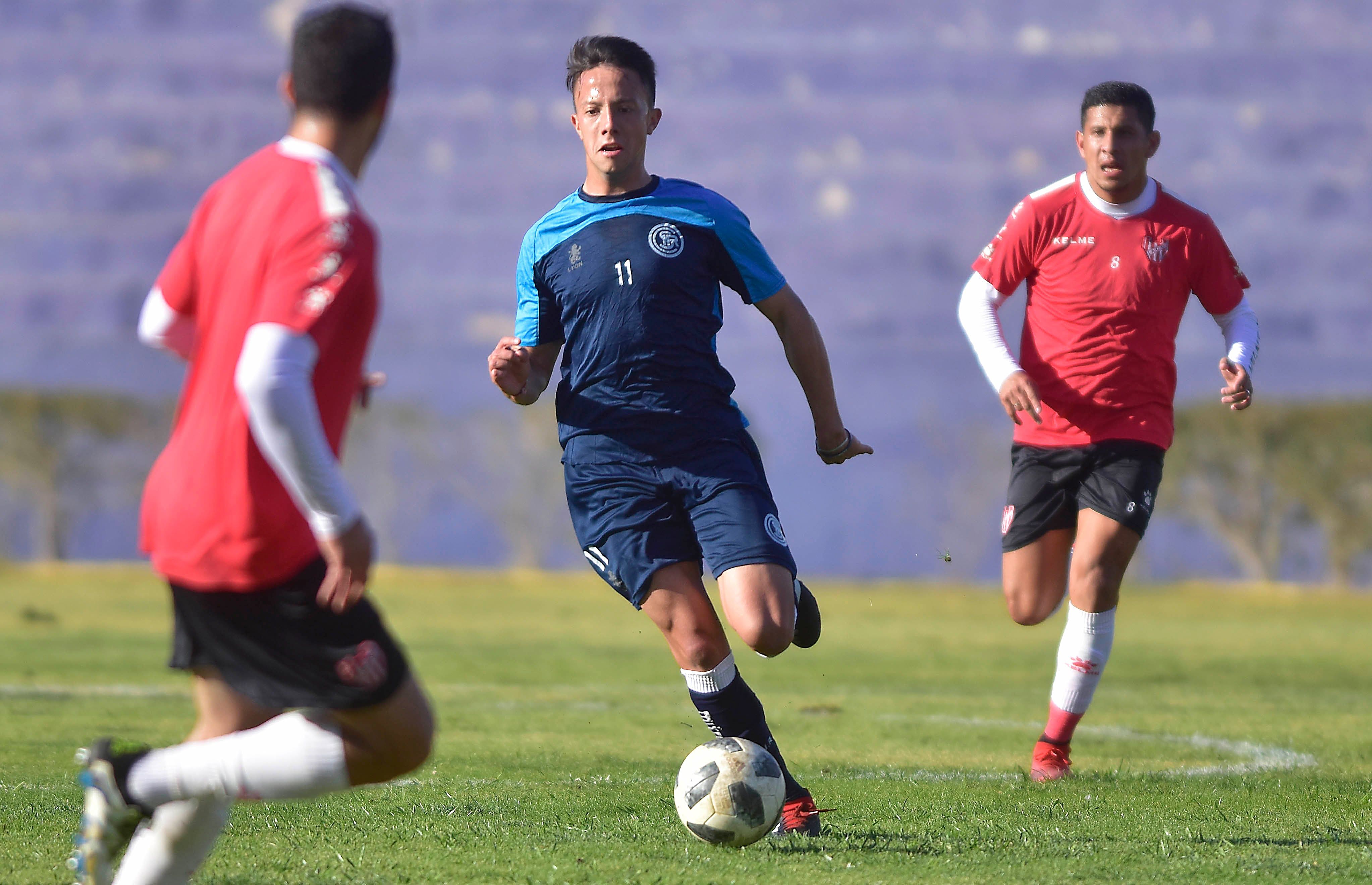 Santiago Úbeda, oriundo de San Rafael, la rompió en Independiente Rivadavia y jugará en Sol de América de Paraguay (Primera).