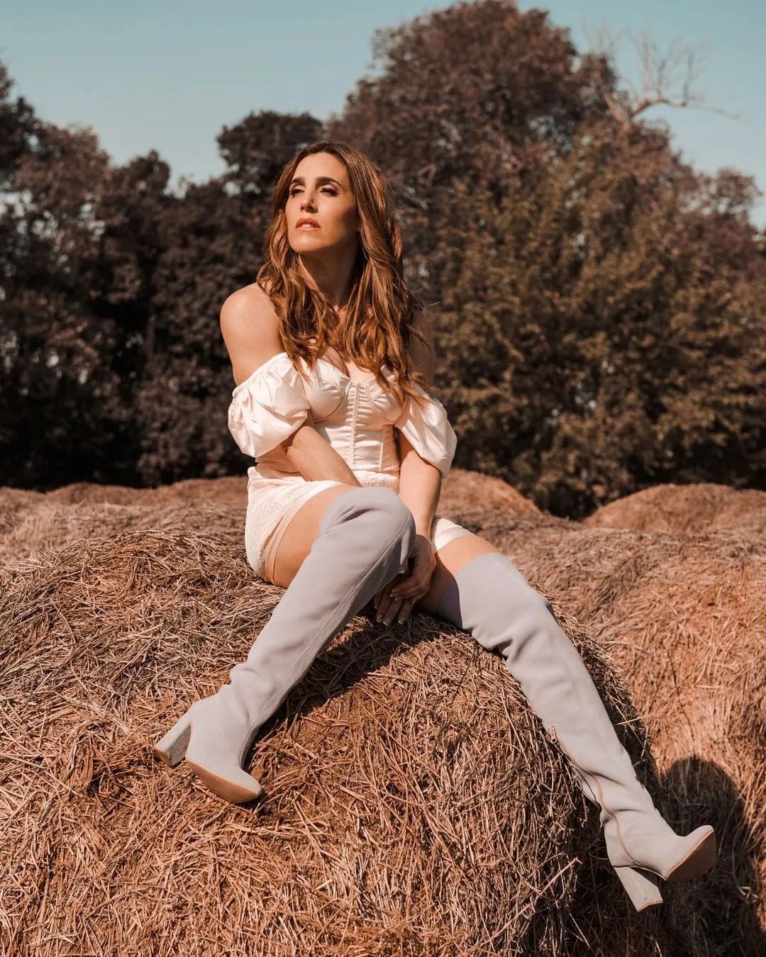 Soledad Pastorutti desplegó toda su belleza desde su campo de Arequito