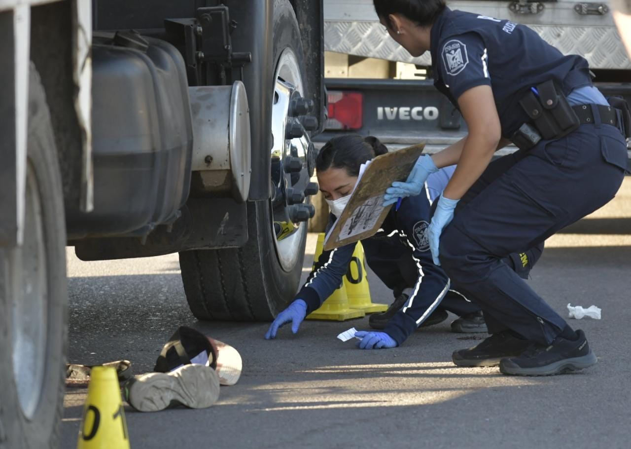 Ciclista de 23 años murió atropellado por un camión recolector de residuos en Godoy Cruz (Orlando Pelichotti / Los Andes)