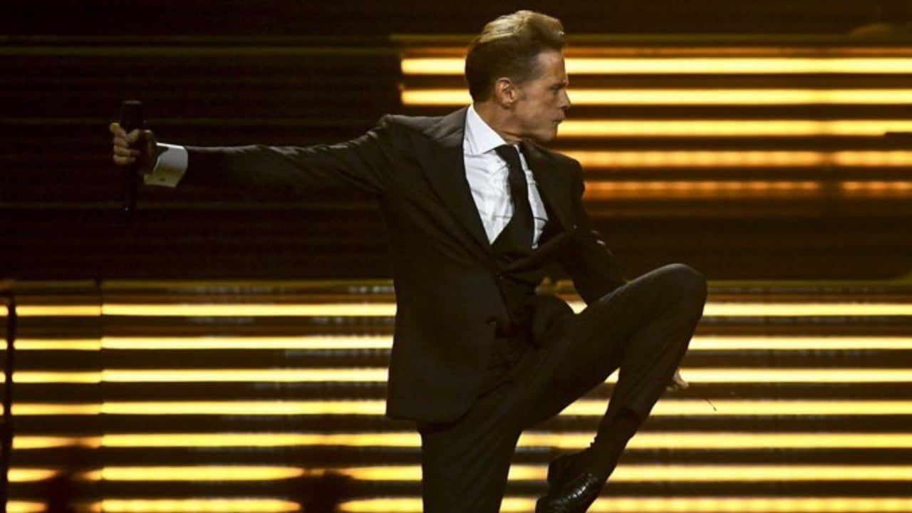 Luis Miguel se lesionó durante su concierto. Foto: X / @Daviizzz7