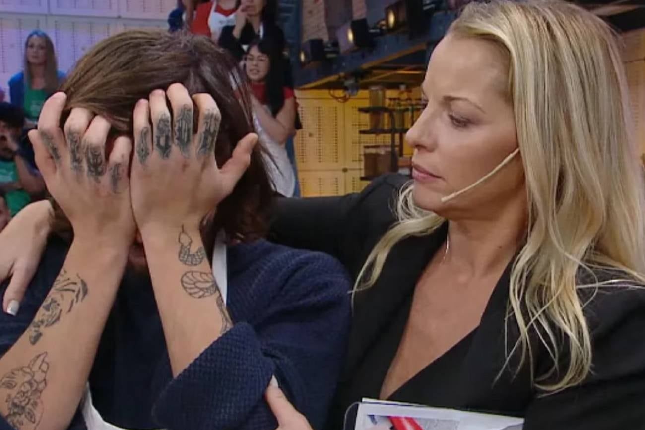 Carina Zampini consoló a Alejandro. (Captura El Trece)