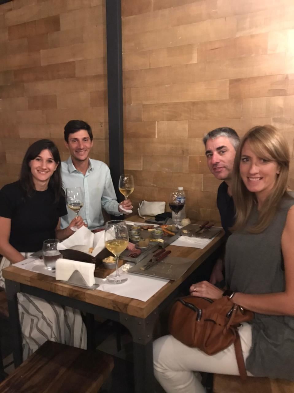 Cecilia Borda y Camilo De Lillo (CFO de Los Andes), junto a Mauricio Bessé y Julieta Nadin (Subgerente de Marketing de Los Andes).