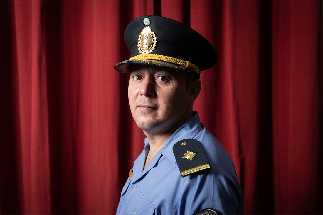 Día del TrabajadorPequeñas historias de mendocinos que incluso trabajan el feriado 1 de mayo.Subcomisario de la Policia de Mendoza, Cristian Moyano.Foto: Ignacio Blanco / Los Andes