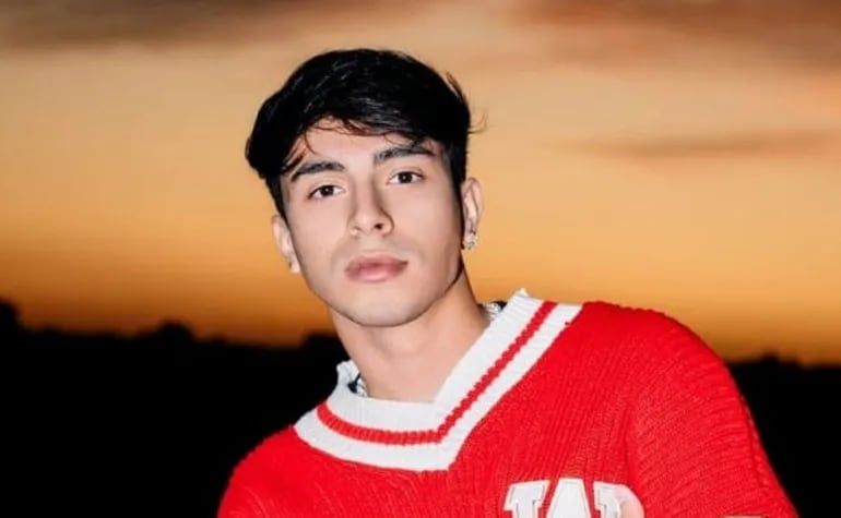 El rapero fue visto con Mar Lucas en España y da indicios de su amorío.