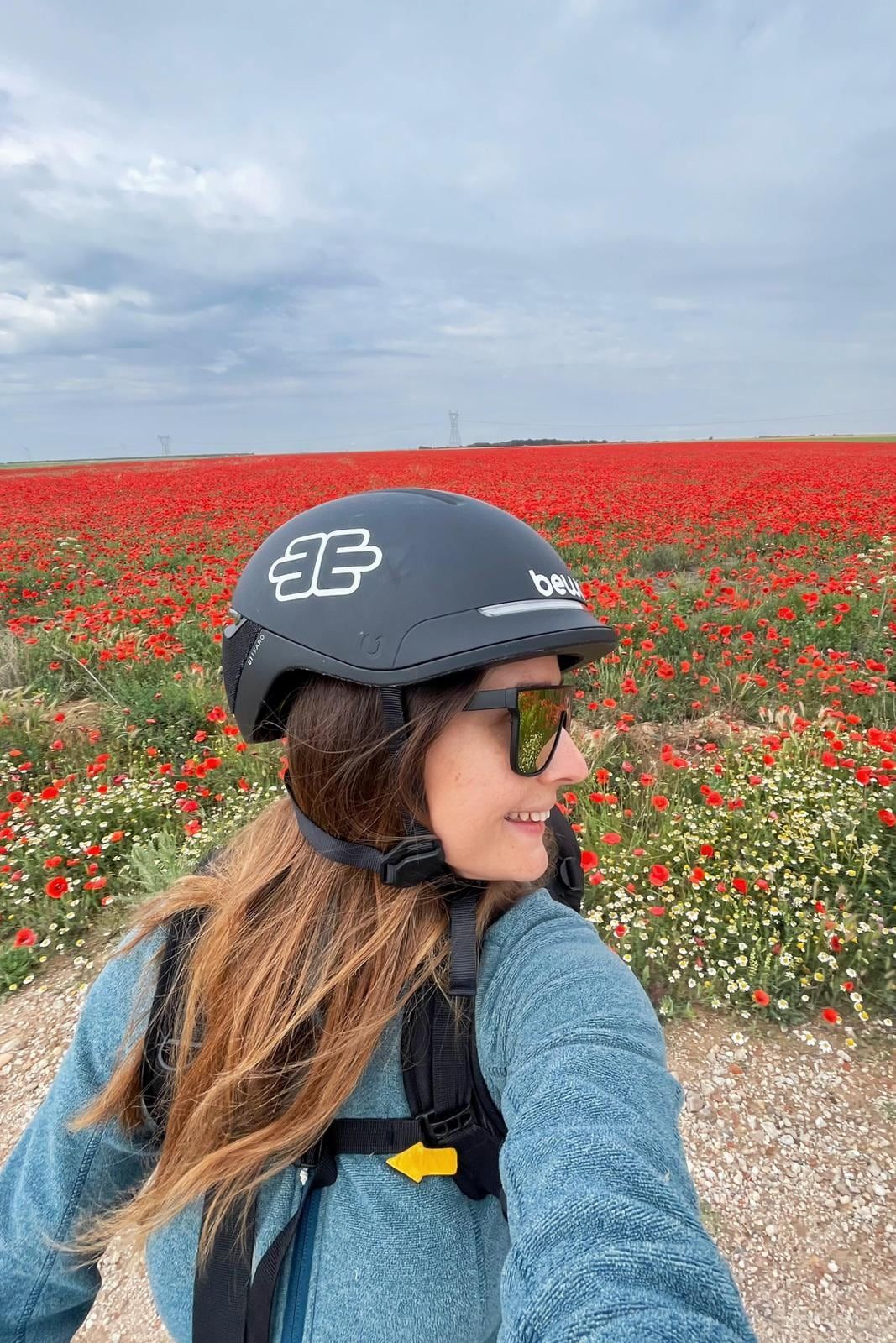 Evangelina, la joven mendocina que recorre el mundo con su skate eléctrico y sueña con romper los Récord Guiness. / Foto: Instagram