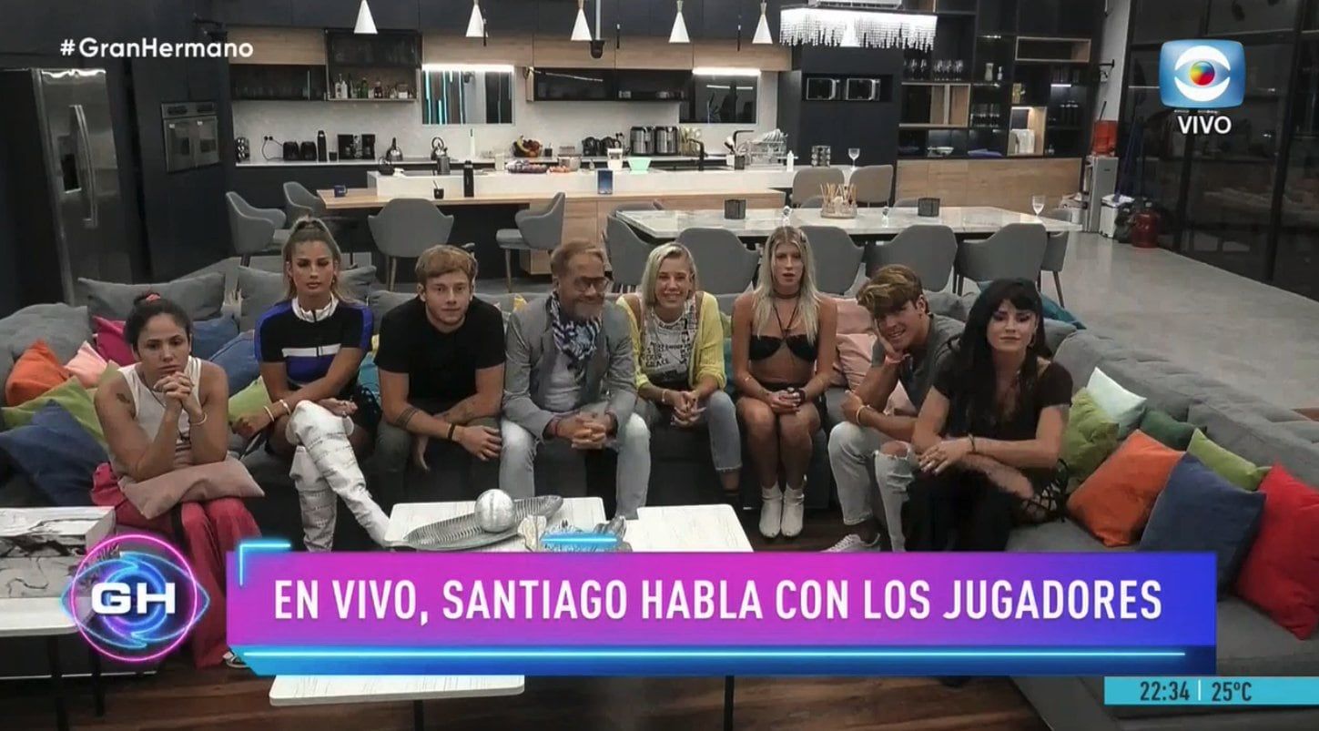 Los 6 participantes junto a los 2 familiares