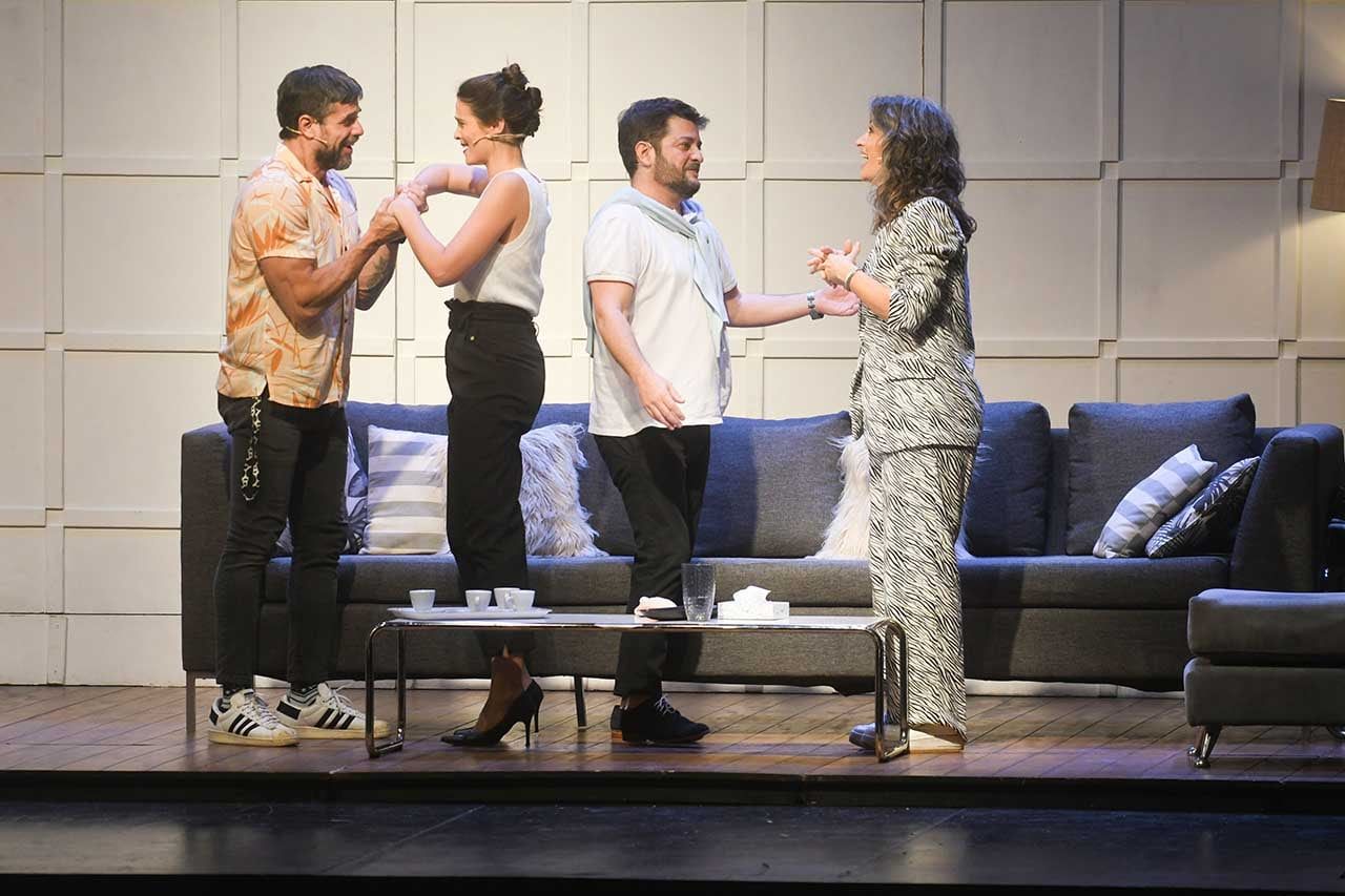 Carla Conte, Mica Riera, Pablo Rago y Luciano Castro protagonizan la obra de teatro EL DIVORCIO, presentada en el Teatro Plaza de Godoy Cruz  Foto: José Gutierrez / Los Andes    