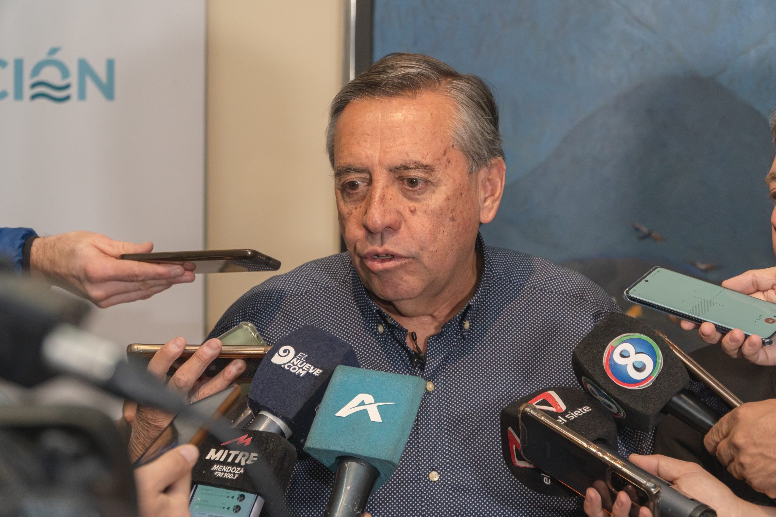 Sergio Marinelli en conferencia de prensa, sobre la venta ilegal de agua en La Pampa. Foto: Irrigación