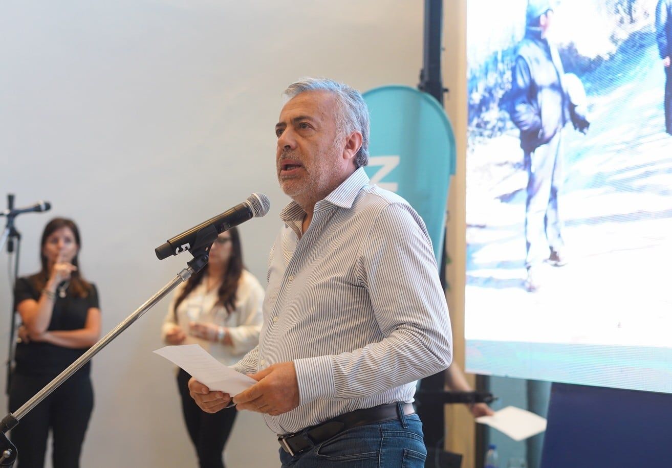 Alfredo Cornejo presentó más obras con financiaminento del fondo de resarcimiento.