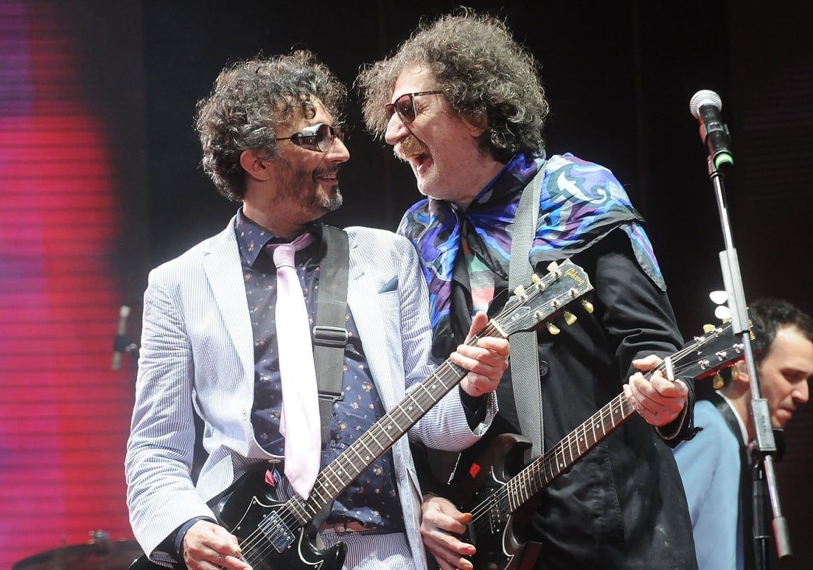 Fito Páez homenajea al gran Charly García con Charly BA x Fito, un show gratuito en el mítico Teatro Colón.