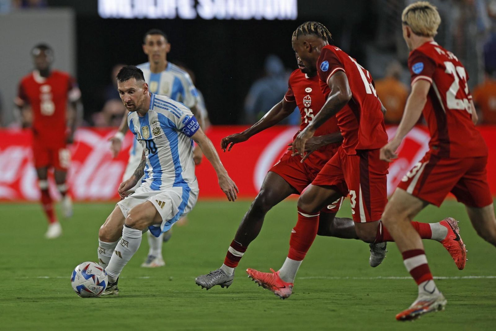 Lionel Messi en acción contra Canadá durante el partido de semifinales de la CONMEBOL Copa América 2024 / Foto: EFE /EPA / CJ GUNTHER