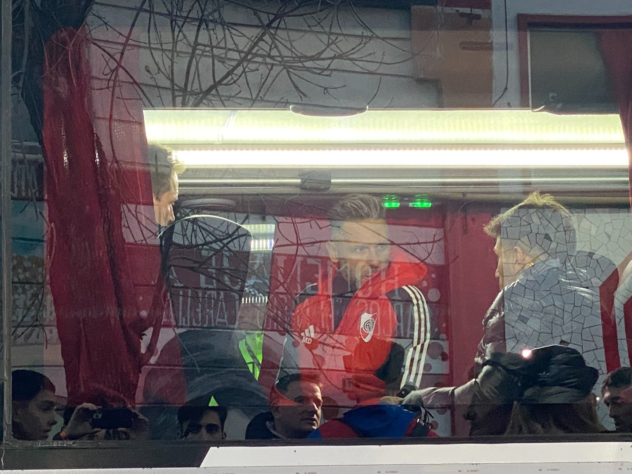 La charla entre Brito, Demichelis y Ponzio sobre el micro de River tras la derrota con Argentinos Juniors.