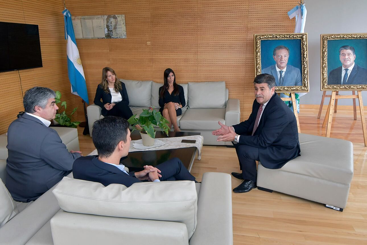 Suplemento Aniversario 140 años de Diario Los AndesEl vicegobernador Mario Abed distinguió a diario Los Andes por sus 140 años. Foto: Orlando Pelichotti